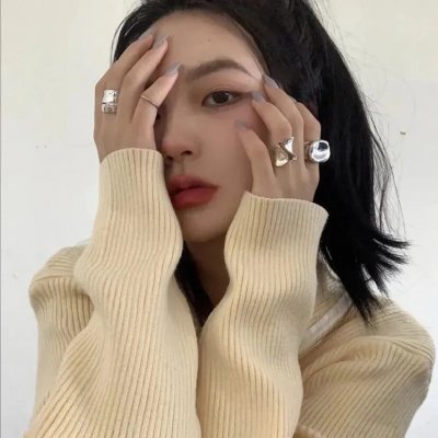 色肉毒蝎女